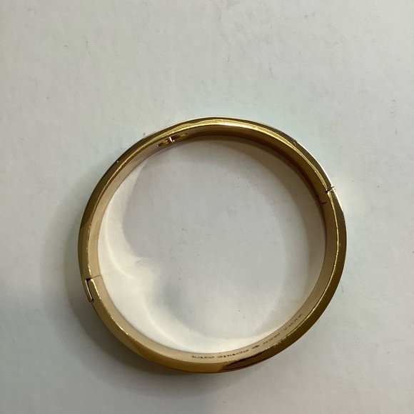 KATE SPADE Hole Punch Spade Hinge Bangle Aqua/Gold - Picture 5 of 13